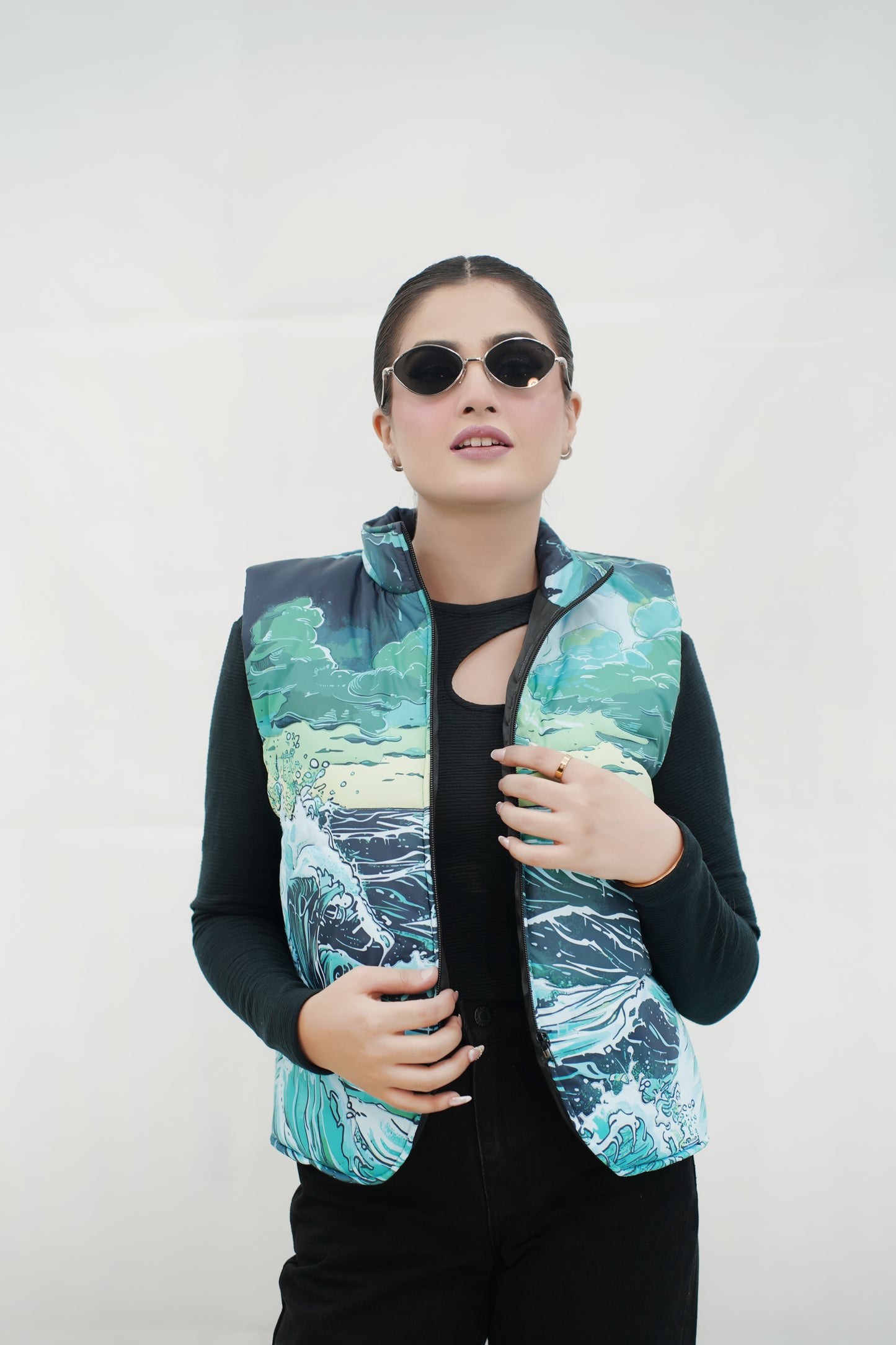 Wave Detailing Quilted Sleeveless puffer jacket