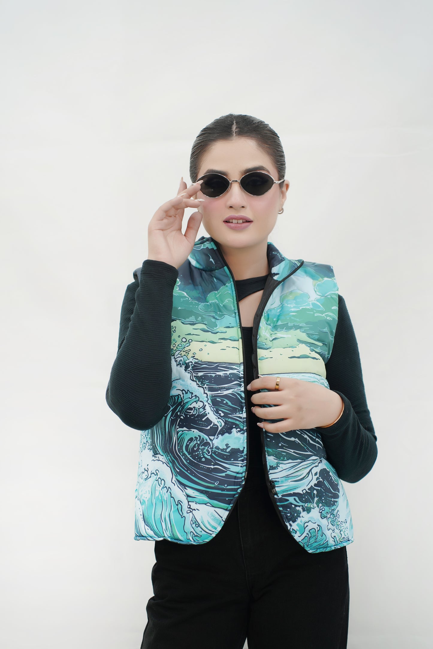 Wave Detailing Quilted Sleeveless puffer jacket